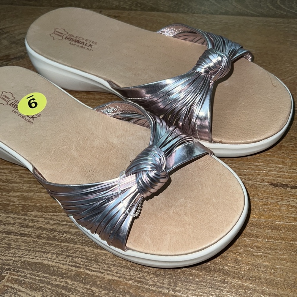 Skechers Women’s Sandals (LEATHER)  Size 9